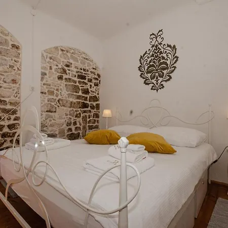 Apartment G&g